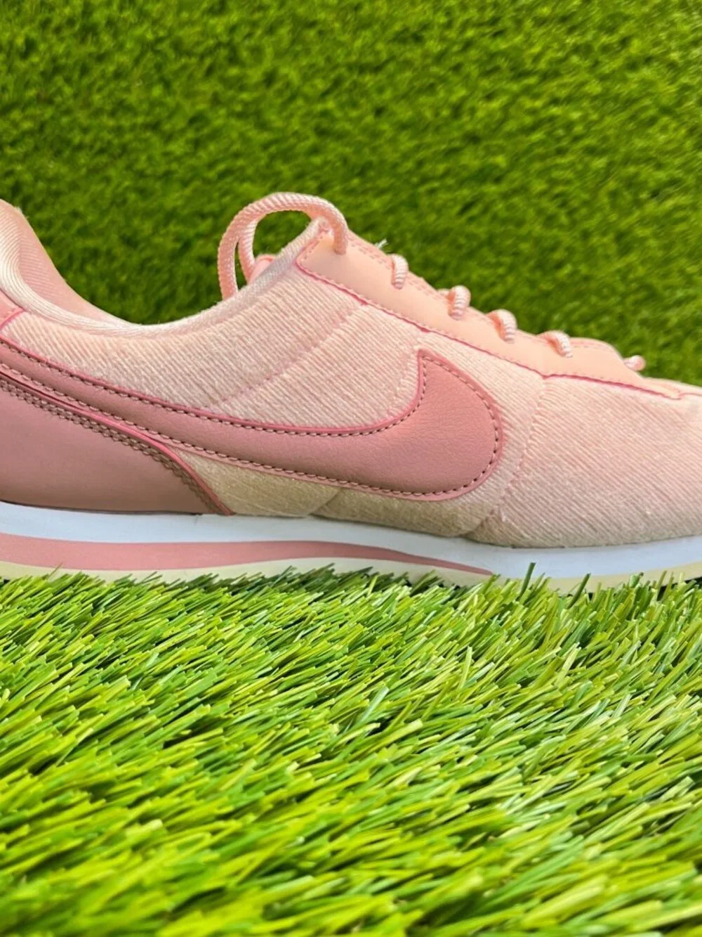 Nike Cortez Basic TXT‎ Girls Size 6Y Pink White Walking Running Shoes Sneakers
